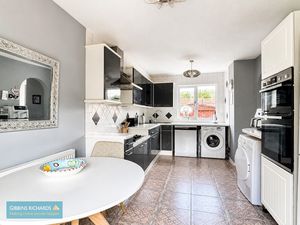 Kitchen- click for photo gallery